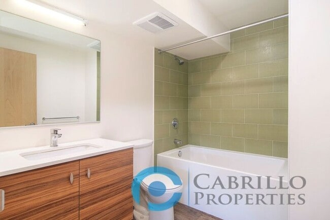 Building Photo - 2870 Fourth Ave