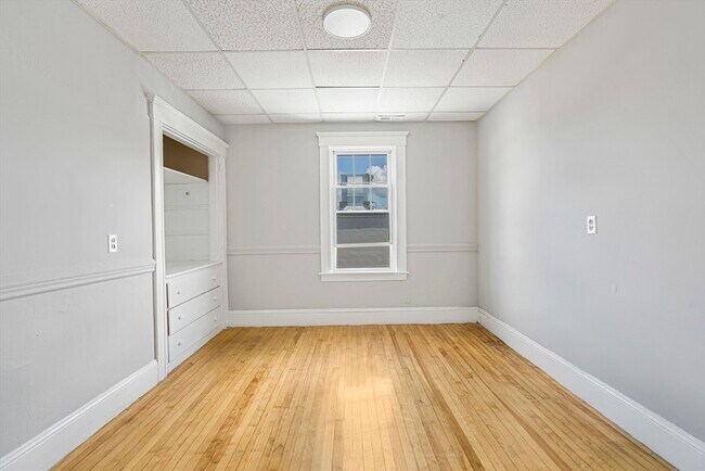 Building Photo - 423 Park Ave