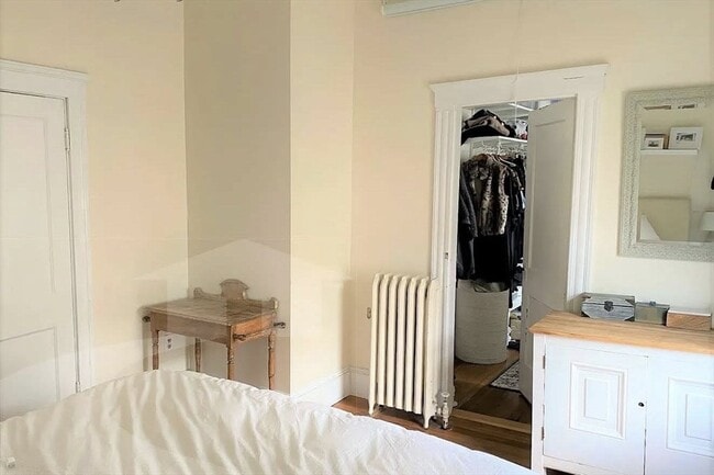 Building Photo - 6 Poplar Rd