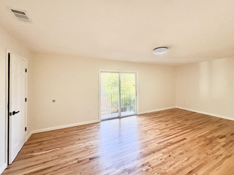 Building Photo - 87 Chadwick Ave