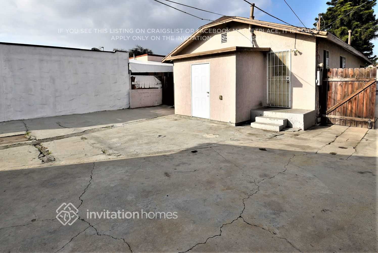 Building Photo - 2640 E 110th St