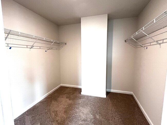 Building Photo - 20 Rothbury Ct