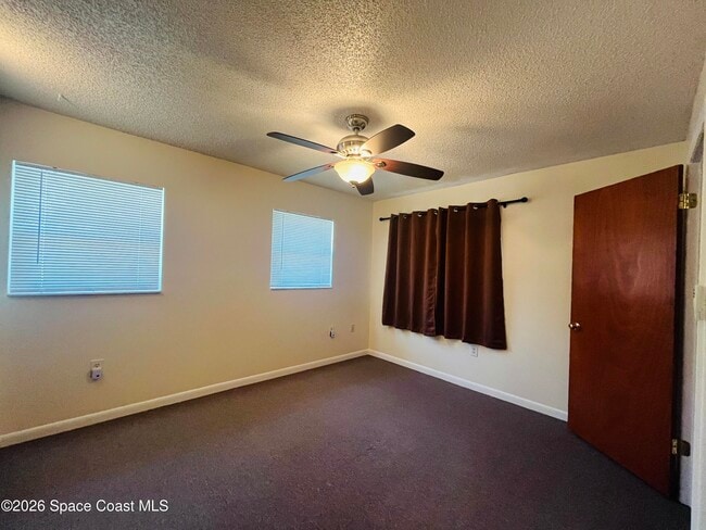 Building Photo - 555 Aster Ct