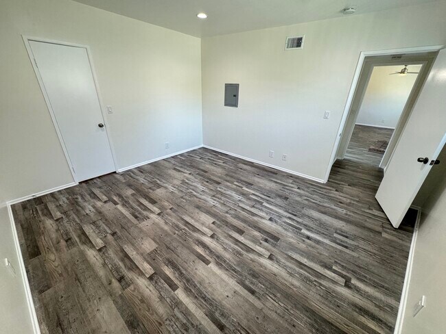 Building Photo - 5382 Circle Dr