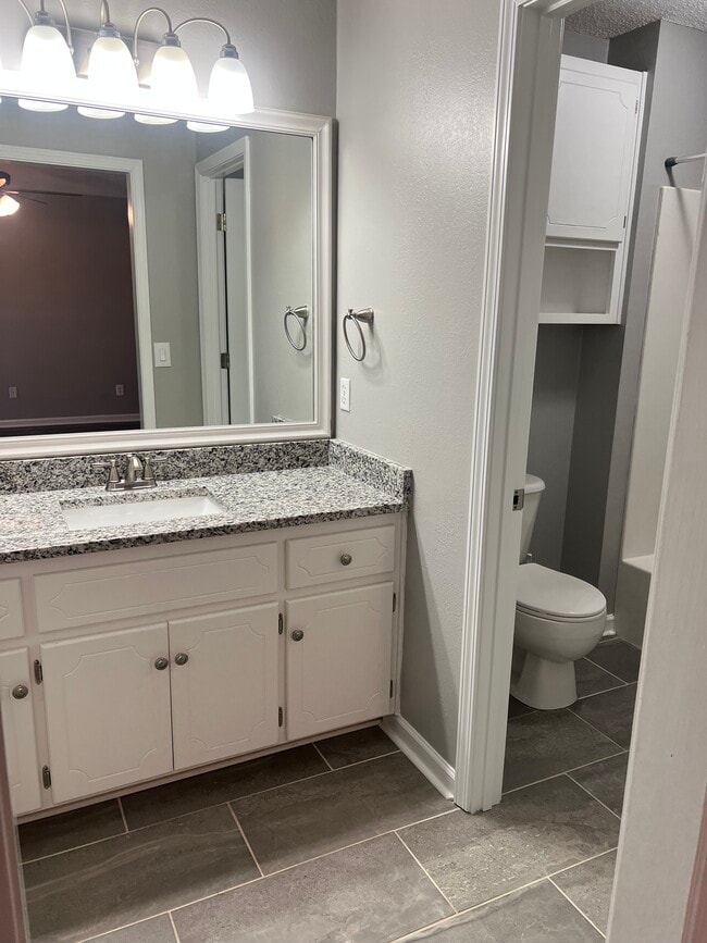 Building Photo - 160 Commons Dr