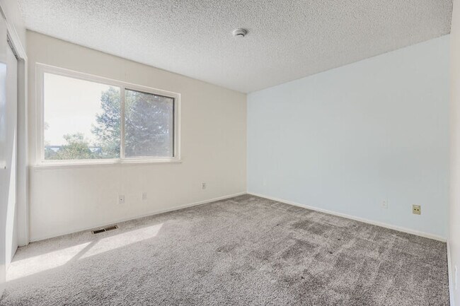 Building Photo - 1012 Moorings Dr