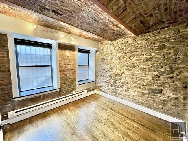 Building Photo - 336 E 18th St
