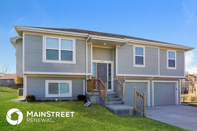 Building Photo - 1111 Hampton Dr