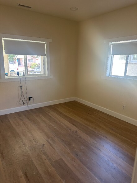 Building Photo - 3804 S Hobart Blvd