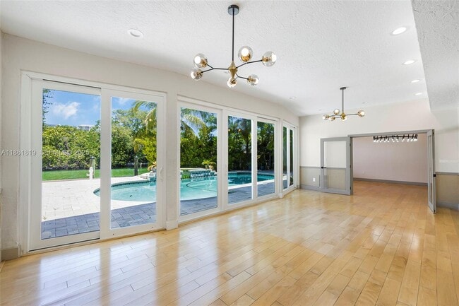 Building Photo - 3180 N Bay Rd