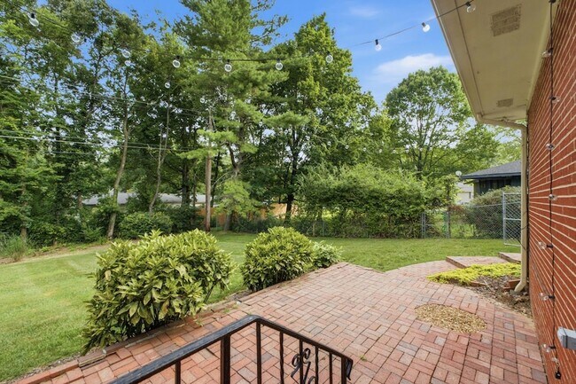 Building Photo - 205 S Palisades Dr