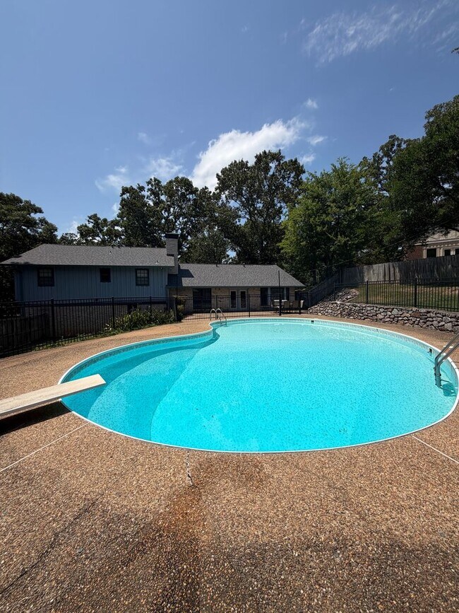 Building Photo - Rare Opportunity to Lease in Shady Valley