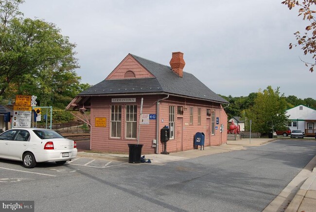 Building Photo - 14025 Godwit St
