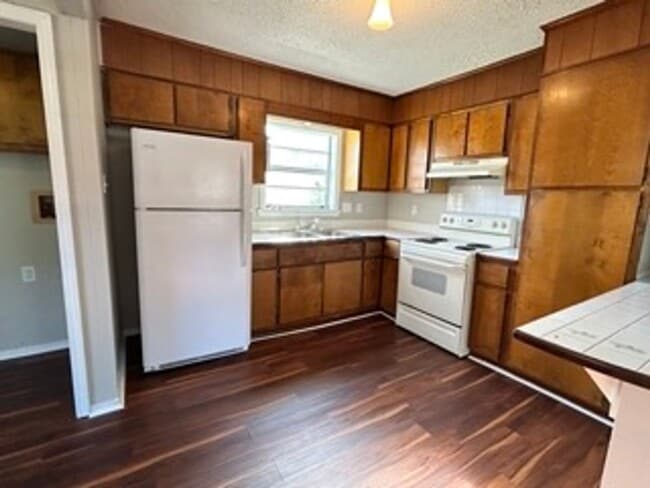 Building Photo - 212 Lawler Ave