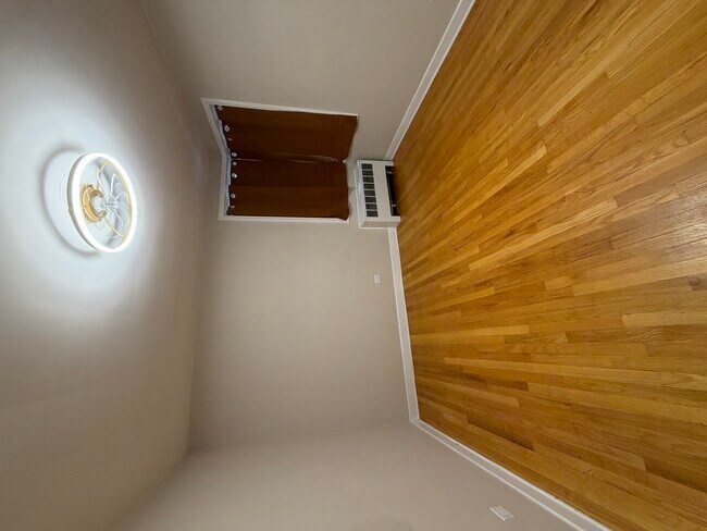 Building Photo - 7400 N Sheridan Rd