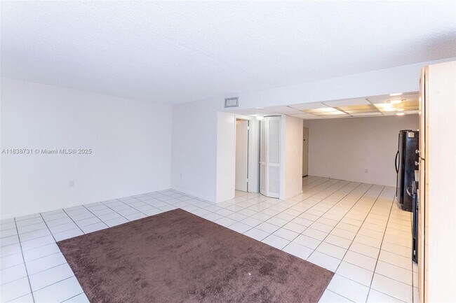 Building Photo - 3862 NE 171 St
