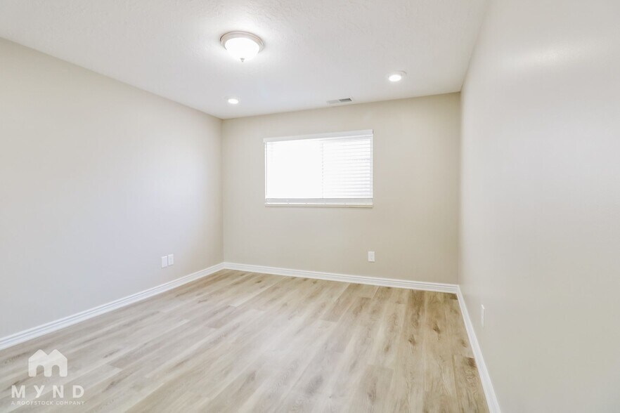 Building Photo - 2056 N 1350 W