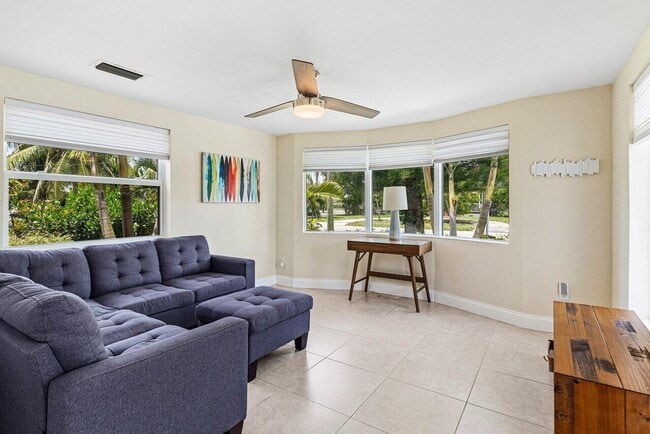 Building Photo - 123 NW 6th Ave