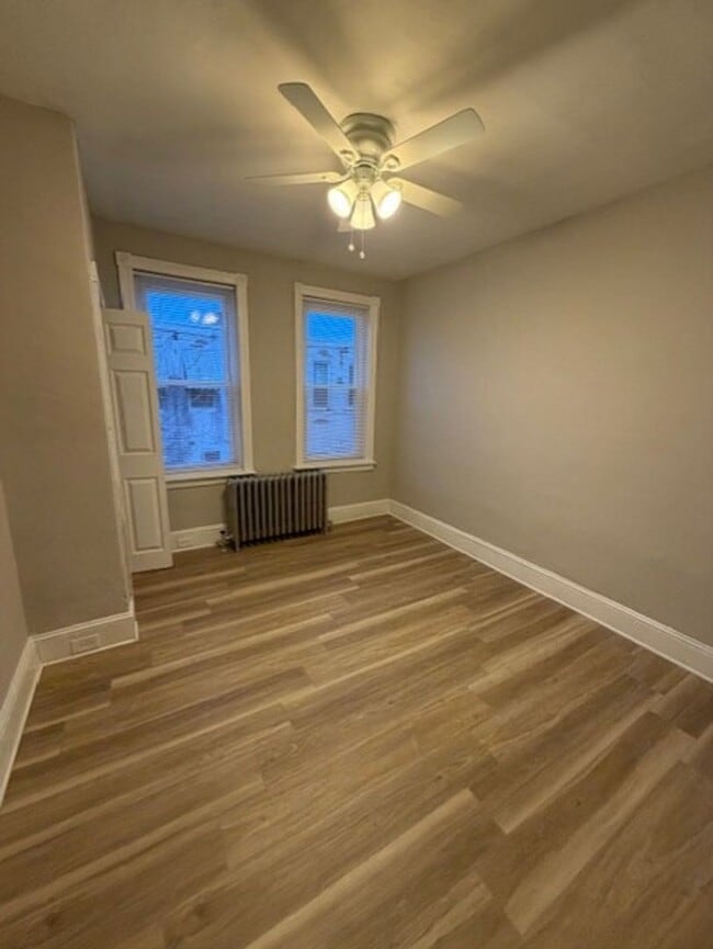 Building Photo - Spacious 3 Bedroom Grays Ferry