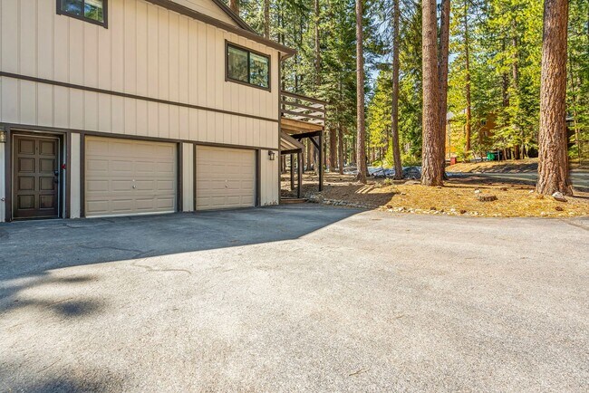 Building Photo - 647 Village Blvd
