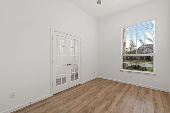 Building Photo - Room to Live, Play, and Grow in Booming Ro...