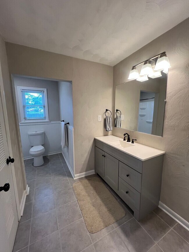 Building Photo - Updated and Spacious ranch in CAMELLIA ACRES
