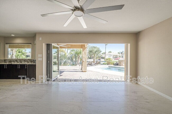 Building Photo - 3761 S Hawthorn Dr