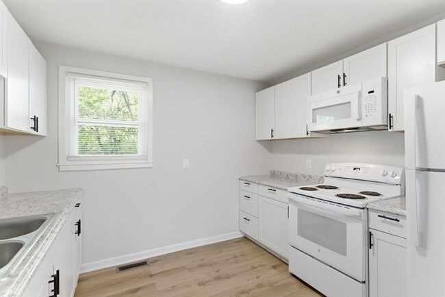 Building Photo - 297 S Benedict Ave