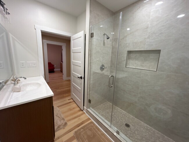 Building Photo - Room in Single Family Home on Beecher St SW