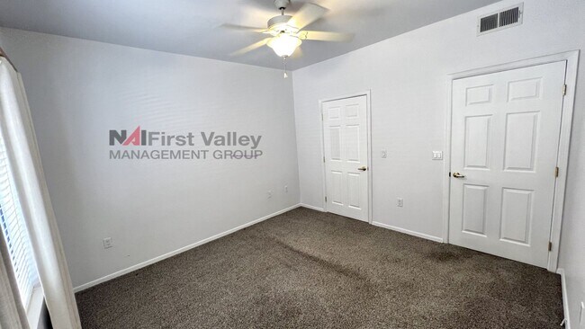 Building Photo - 1 Bedroom, 1 Bath with a Single Car Garage