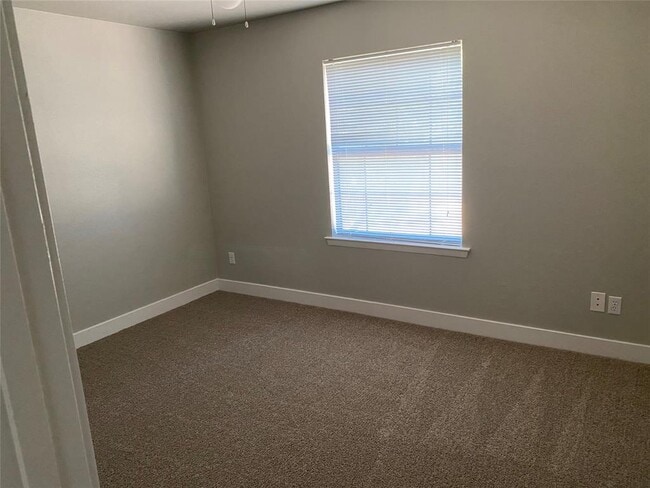 Building Photo - 1702 Dublin Dr
