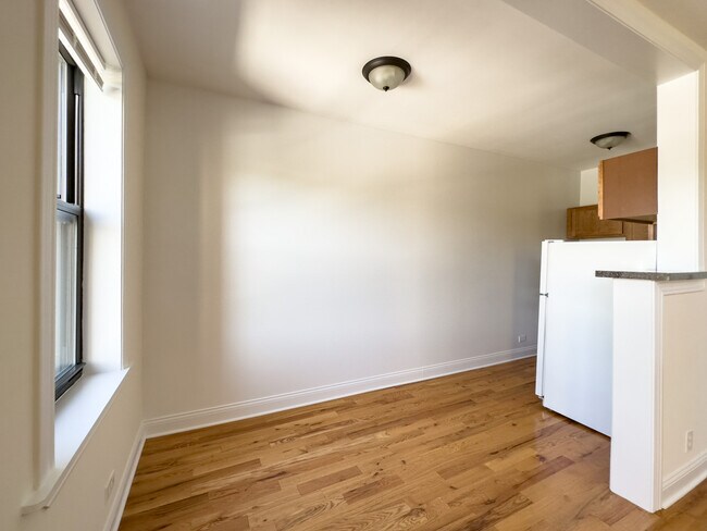 Building Photo - 348 Park Ave