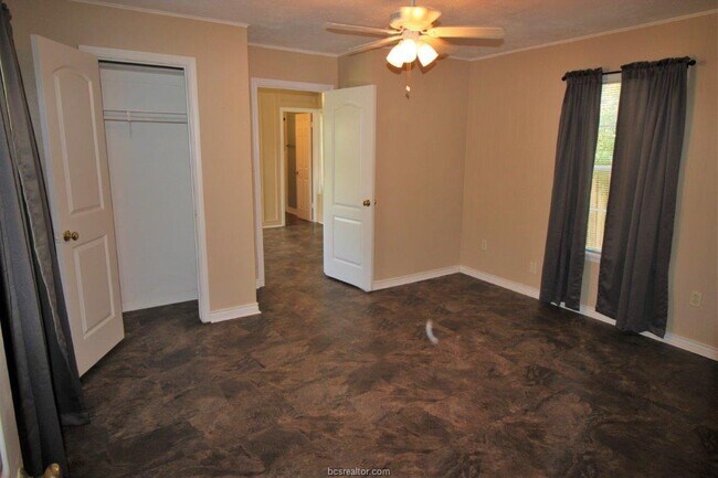 Building Photo - 1015 Milner Dr