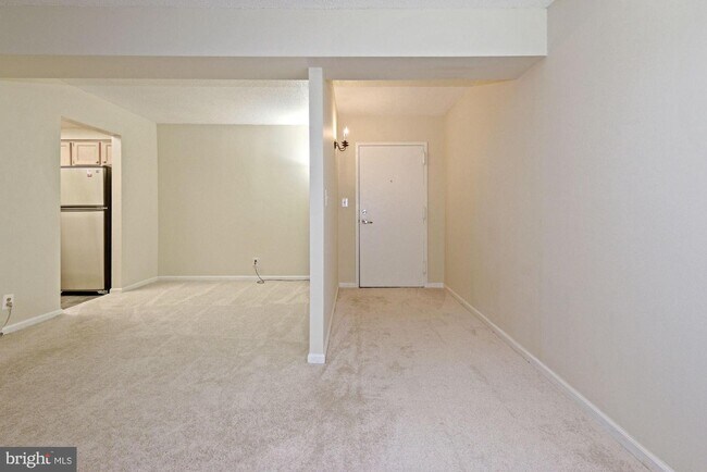 Building Photo - 7640 Provincial Dr