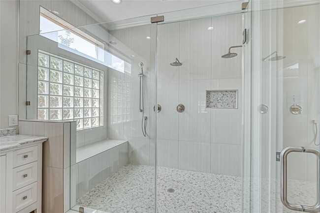 Building Photo - 18 Turtle Creek Manor
