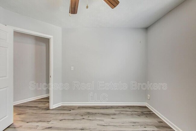 Building Photo - 4060 Brooks Bridge Crossing