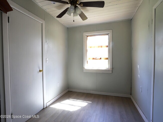 Building Photo - 317 Pineda St