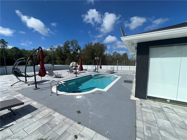 Building Photo - 3417 31st St W