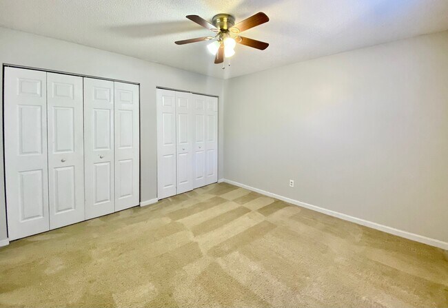Building Photo - 425 Ridgehill Dr