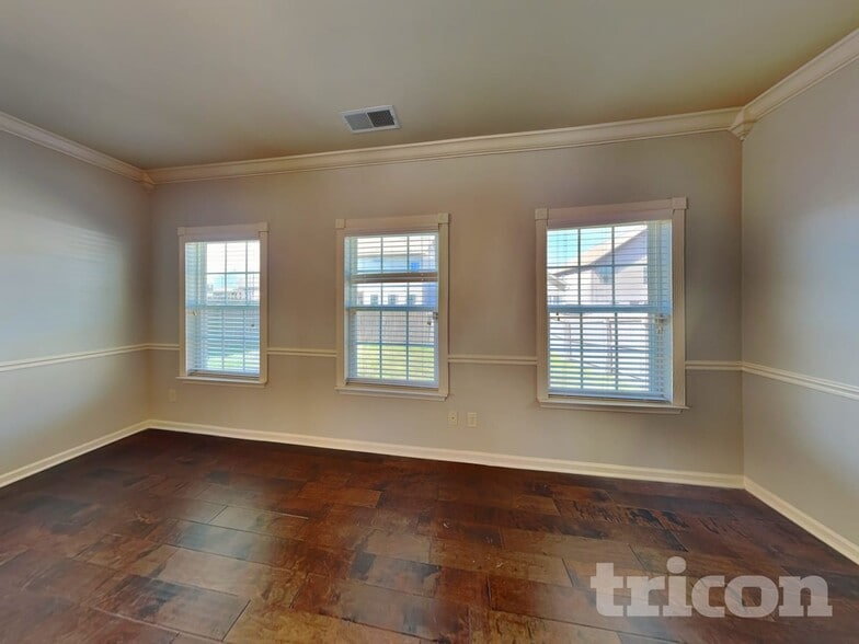 Building Photo - 21 Howard Ave