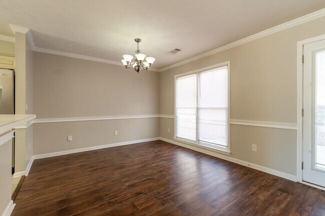 Building Photo - Primrose Walk