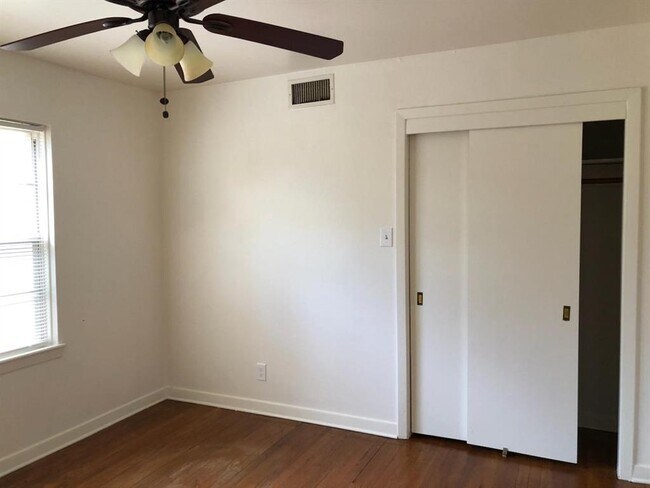 Building Photo - 10806 Burdine St