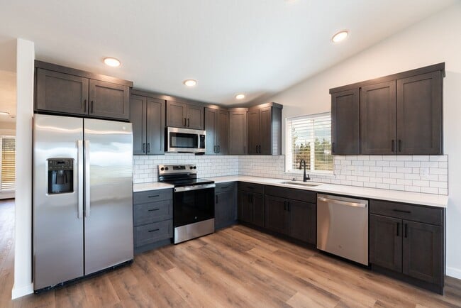 Building Photo - Brand New 2 Bedroom Duplex in SW Redmond