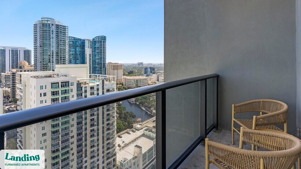 Building Photo - 301 SW 1st Ave