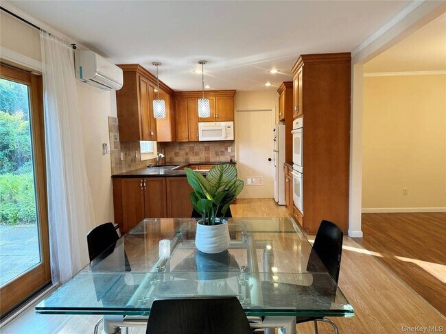Building Photo - 40 Seabrook Ln
