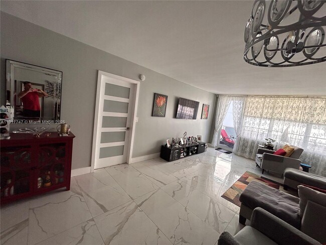 Building Photo - 3725 S Ocean Dr