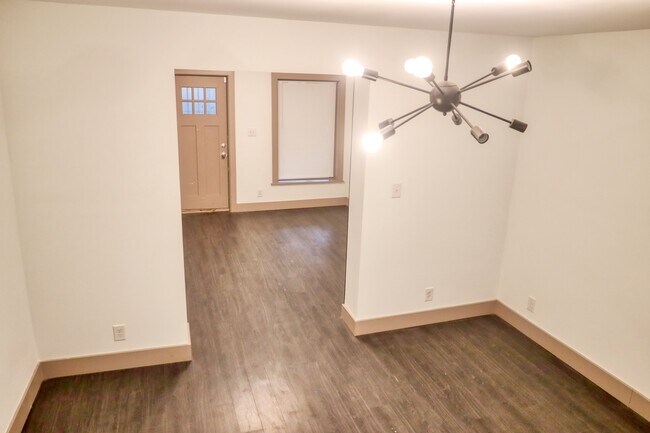 Building Photo - 1121 N Dearborn St