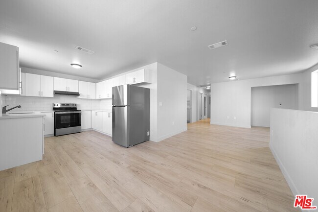 Building Photo - 236 W 84th Pl