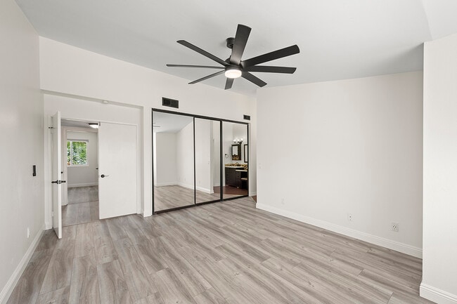 Building Photo - 10518 Pine Grove St