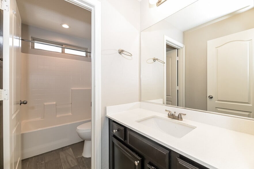 Building Photo - 6388 Kellyville Dr